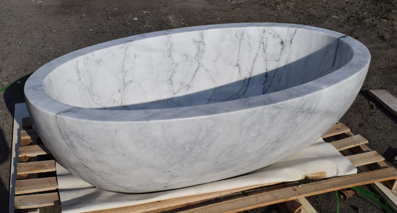 marble bathtub of pleasant color